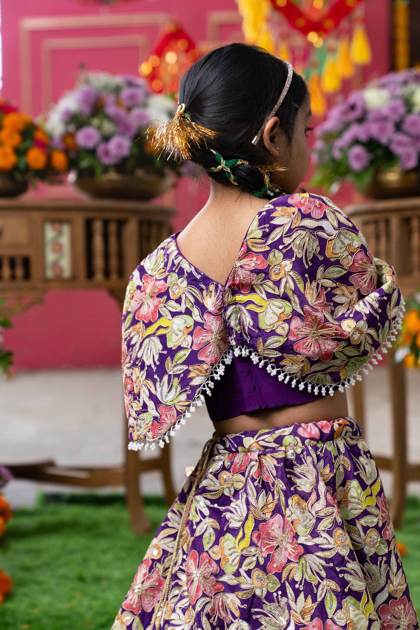 Elegant Embroidered Lehenga with Attached Floral Cape and Matching Potli Bag – Perfect for Weddings, Festivals, and Grand Celebrations
